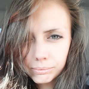 Meet your Posher, Corina